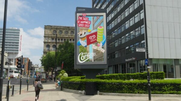 Wall's ice cream has transformed two large-format out-of-home screens in both London and Manchester into AR extravaganzas.